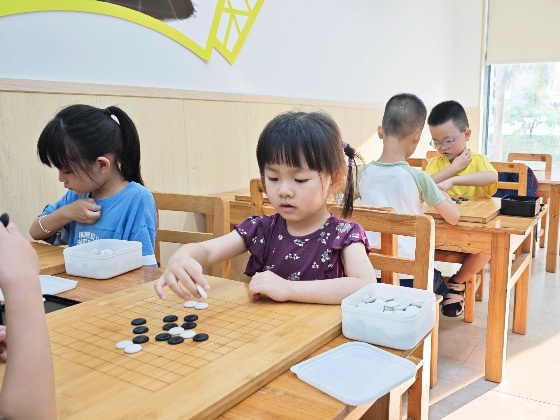 3、我們這一周的照片分享又再次回到了我們小棋手們的課堂日常_副本.jpg