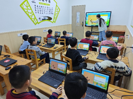 5、一起來看看我們在多媒體課室上課的小棋手們的上課表現(xiàn)吧_副本.jpg
