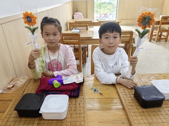 3、為了這個重要的節(jié)日，棋院為媽媽們準(zhǔn)備了一份小禮物_副本.jpg